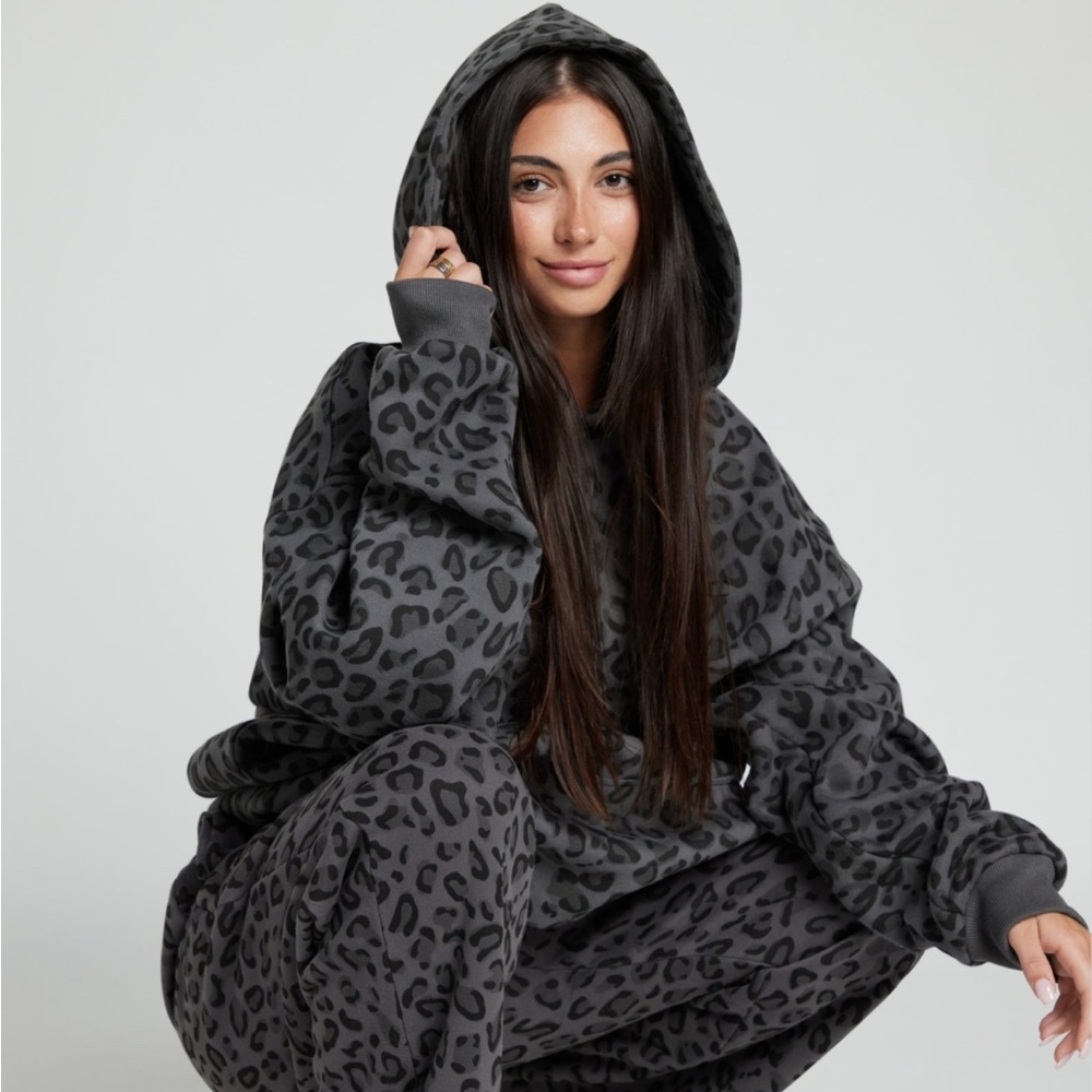 Comfrt Minimalist hoodie Panther M
